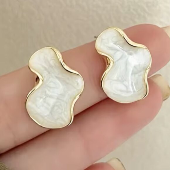 Irregular Shell Stud Earrings with .925 Silver Needle – Gold Trim Finish - Picture 2 of 7